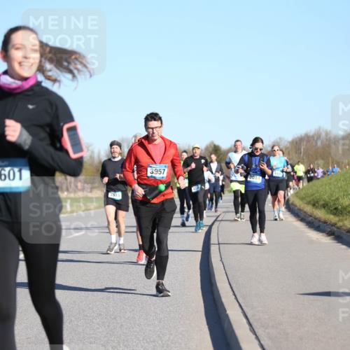 06.04.2025 - 44. Internationalen Wilhelmsburger Insellauf Jannik Wohlers http://msf.ph/oto/7613469 06.04.2025 09:29:52 Laufen 4601, 3915, 3957, 301 meine-sportfotos.de