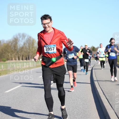 06.04.2025 - 44. Internationalen Wilhelmsburger Insellauf Jannik Wohlers http://msf.ph/oto/7613494 06.04.2025 09:29:54 Laufen 3957, 5174, 3014 meine-sportfotos.de