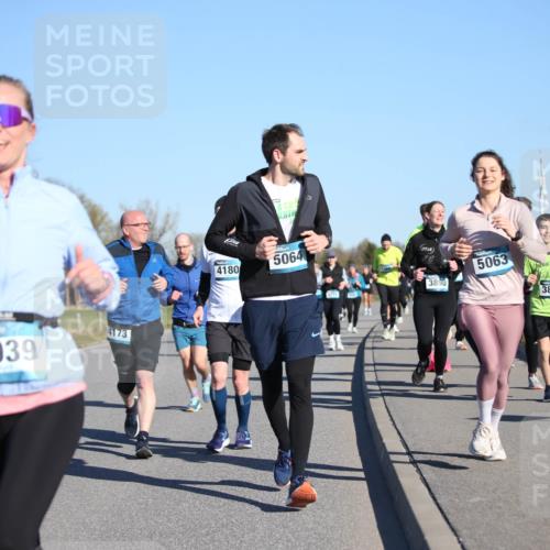 06.04.2025 - 44. Internationalen Wilhelmsburger Insellauf Jannik Wohlers http://msf.ph/oto/7613638 06.04.2025 09:30:03 Laufen 4173, 4039, 5064, 16, 4180, 3890, 5063, 3845 meine-sportfotos.de