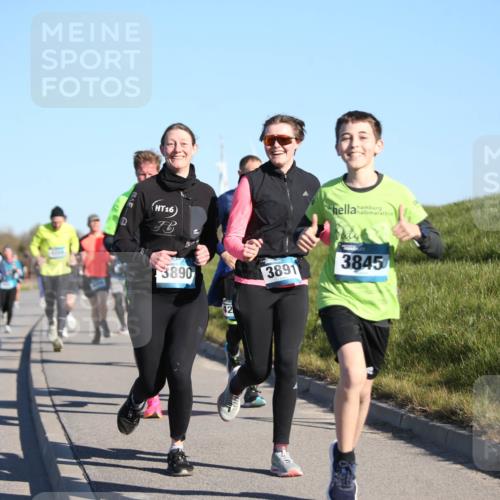 06.04.2025 - 44. Internationalen Wilhelmsburger Insellauf Jannik Wohlers http://msf.ph/oto/7613666 06.04.2025 09:30:05 Laufen 16, 3890, 3891, 3845 meine-sportfotos.de