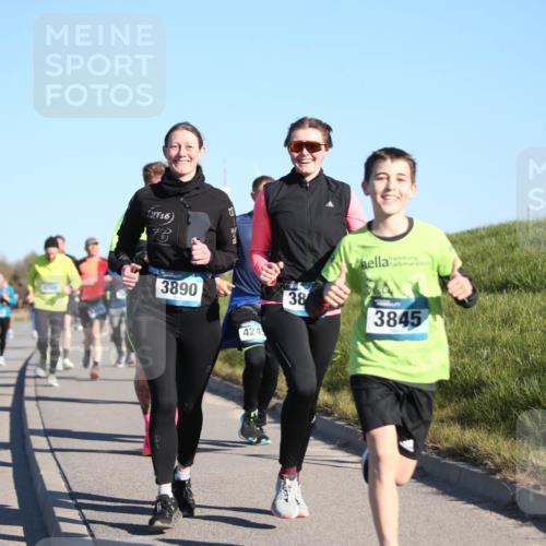 06.04.2025 - 44. Internationalen Wilhelmsburger Insellauf Jannik Wohlers http://msf.ph/oto/7613671 06.04.2025 09:30:06 Laufen 16, 3890, 424, 38, 3845 meine-sportfotos.de