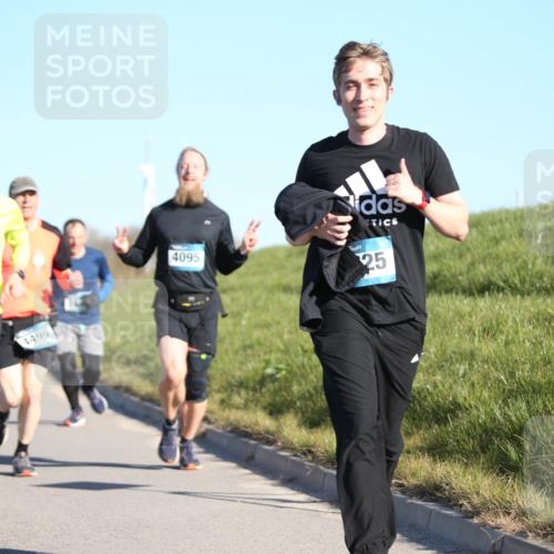 06.04.2025 - 44. Internationalen Wilhelmsburger Insellauf Jannik Wohlers http://msf.ph/oto/7613715 06.04.2025 09:30:09 Laufen 4269, 4499, 4095, 25 meine-sportfotos.de