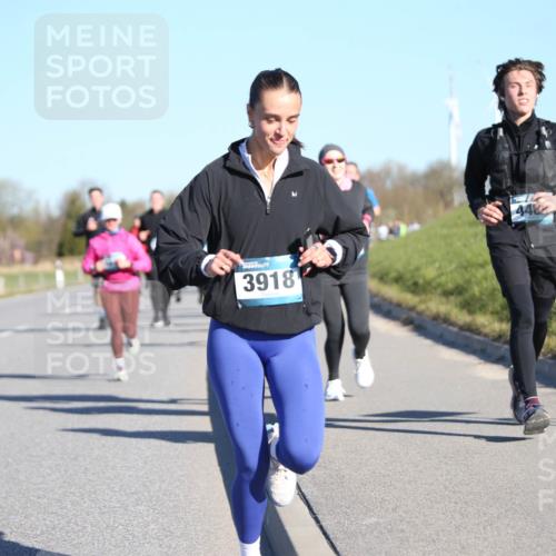 06.04.2025 - 44. Internationalen Wilhelmsburger Insellauf Jannik Wohlers http://msf.ph/oto/7613842 06.04.2025 09:30:19 Laufen 3918, 448 meine-sportfotos.de
