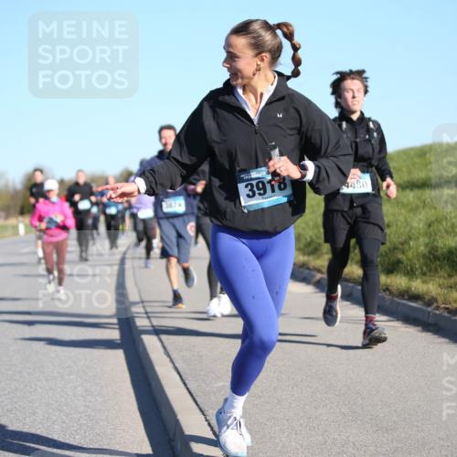 06.04.2025 - 44. Internationalen Wilhelmsburger Insellauf Jannik Wohlers http://msf.ph/oto/7613851 06.04.2025 09:30:20 Laufen 3918, 3874, 4480 meine-sportfotos.de