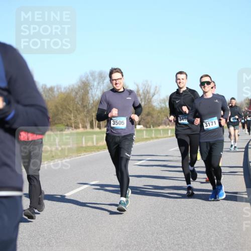 06.04.2025 - 44. Internationalen Wilhelmsburger Insellauf Jannik Wohlers http://msf.ph/oto/7613979 06.04.2025 09:30:31 Laufen 3675, 3505, 349, 3171, 3491, 3076 meine-sportfotos.de