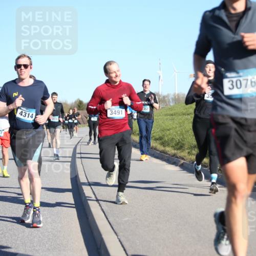 06.04.2025 - 44. Internationalen Wilhelmsburger Insellauf Jannik Wohlers http://msf.ph/oto/7613999 06.04.2025 09:30:33 Laufen 4387, 4314, 3916, 3491, 357, 3076, 35 meine-sportfotos.de