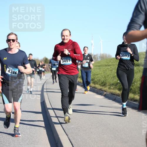 06.04.2025 - 44. Internationalen Wilhelmsburger Insellauf Jannik Wohlers http://msf.ph/oto/7614005 06.04.2025 09:30:33 Laufen 4314, 3491, 4357, 3076, 3593, 725 meine-sportfotos.de