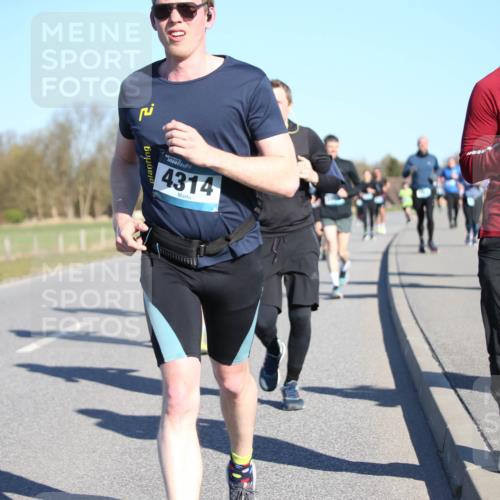 06.04.2025 - 44. Internationalen Wilhelmsburger Insellauf Jannik Wohlers http://msf.ph/oto/7614014 06.04.2025 09:30:34 Laufen 4314, 3491 meine-sportfotos.de