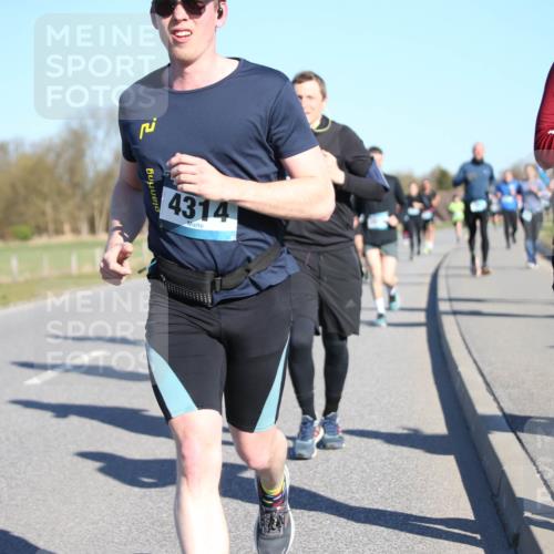 06.04.2025 - 44. Internationalen Wilhelmsburger Insellauf Jannik Wohlers http://msf.ph/oto/7614016 06.04.2025 09:30:34 Laufen 4314, 3491 meine-sportfotos.de