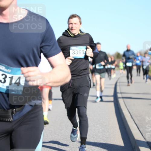 06.04.2025 - 44. Internationalen Wilhelmsburger Insellauf Jannik Wohlers http://msf.ph/oto/7614024 06.04.2025 09:30:34 Laufen 2, 4314, 3365, 4367 meine-sportfotos.de