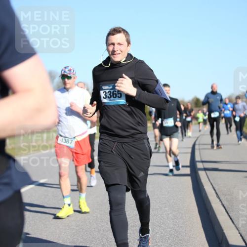 06.04.2025 - 44. Internationalen Wilhelmsburger Insellauf Jannik Wohlers http://msf.ph/oto/7614027 06.04.2025 09:30:35 Laufen 4387, 3365, 3816, 4357 meine-sportfotos.de
