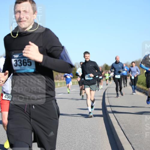 06.04.2025 - 44. Internationalen Wilhelmsburger Insellauf Jannik Wohlers http://msf.ph/oto/7614037 06.04.2025 09:30:35 Laufen 438, 3365, 391, 3013, 4357 meine-sportfotos.de