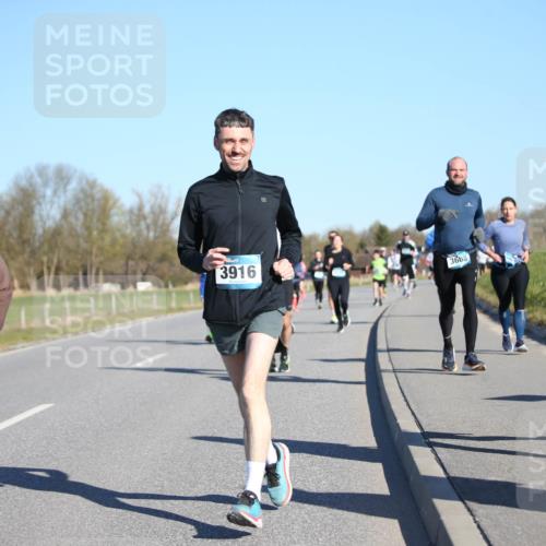 06.04.2025 - 44. Internationalen Wilhelmsburger Insellauf Jannik Wohlers http://msf.ph/oto/7614061 06.04.2025 09:30:37 Laufen 4237, 3916, 3668, 3013 meine-sportfotos.de
