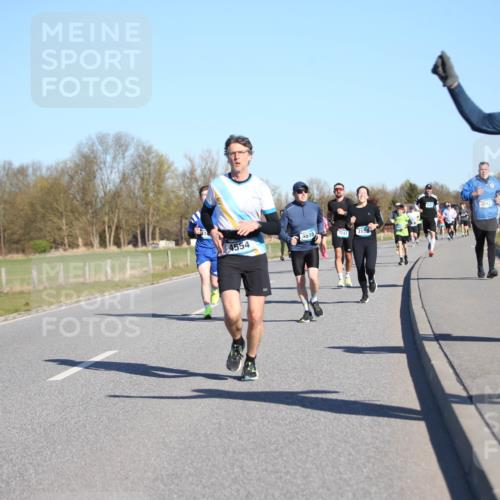 06.04.2025 - 44. Internationalen Wilhelmsburger Insellauf Jannik Wohlers http://msf.ph/oto/7614083 06.04.2025 09:30:39 Laufen 4554, 4515, 3608 meine-sportfotos.de