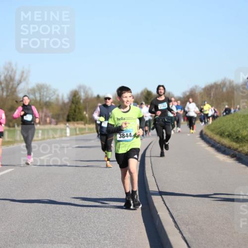 06.04.2025 - 44. Internationalen Wilhelmsburger Insellauf Jannik Wohlers http://msf.ph/oto/7614166 06.04.2025 09:30:48 Laufen 4393, 5182, 3844, 4607 meine-sportfotos.de
