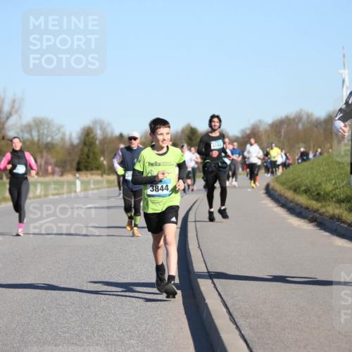 06.04.2025 - 44. Internationalen Wilhelmsburger Insellauf Jannik Wohlers http://msf.ph/oto/7614169 06.04.2025 09:30:48 Laufen 5182, 4607, 4393, 3844 meine-sportfotos.de