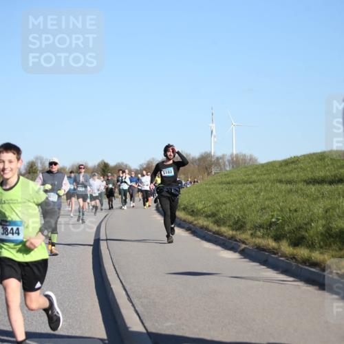 06.04.2025 - 44. Internationalen Wilhelmsburger Insellauf Jannik Wohlers http://msf.ph/oto/7614191 06.04.2025 09:30:50 Laufen 39375, 3844, 5182, 4607 meine-sportfotos.de