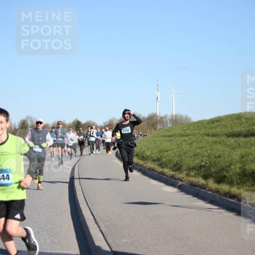 06.04.2025 - 44. Internationalen Wilhelmsburger Insellauf Jannik Wohlers http://msf.ph/oto/7614192 06.04.2025 09:30:50 Laufen 3937, 3043, 3844, 5182, 46 meine-sportfotos.de