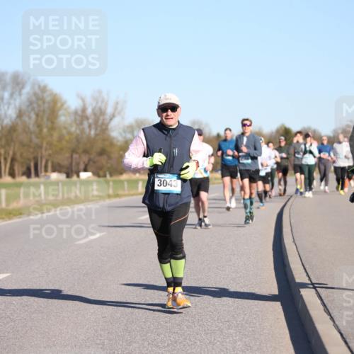 06.04.2025 - 44. Internationalen Wilhelmsburger Insellauf Jannik Wohlers http://msf.ph/oto/7614224 06.04.2025 09:30:52 Laufen 2937, 3043, 4566, 5182 meine-sportfotos.de