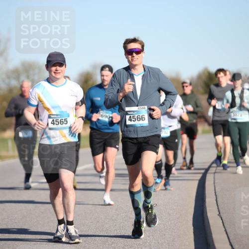 06.04.2025 - 44. Internationalen Wilhelmsburger Insellauf Jannik Wohlers http://msf.ph/oto/7614243 06.04.2025 09:30:55 Laufen 4565, 690, 4566, 4566, 892, 3024, 4172 meine-sportfotos.de