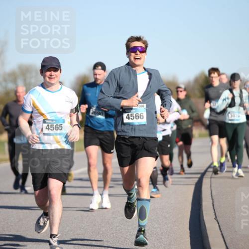 06.04.2025 - 44. Internationalen Wilhelmsburger Insellauf Jannik Wohlers http://msf.ph/oto/7614248 06.04.2025 09:30:55 Laufen 4565, 3690, 4566, 4566, 3026 meine-sportfotos.de