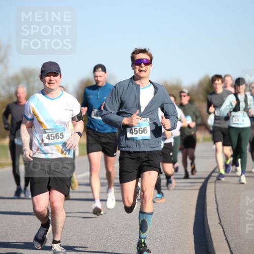 06.04.2025 - 44. Internationalen Wilhelmsburger Insellauf Jannik Wohlers http://msf.ph/oto/7614250 06.04.2025 09:30:55 Laufen 4565, 4566, 4566 meine-sportfotos.de