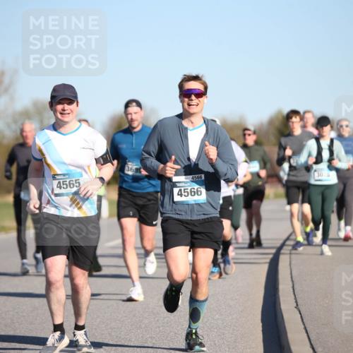 06.04.2025 - 44. Internationalen Wilhelmsburger Insellauf Jannik Wohlers http://msf.ph/oto/7614253 06.04.2025 09:30:55 Laufen 4565, 369, 4566, 4566, 3028, 4172 meine-sportfotos.de