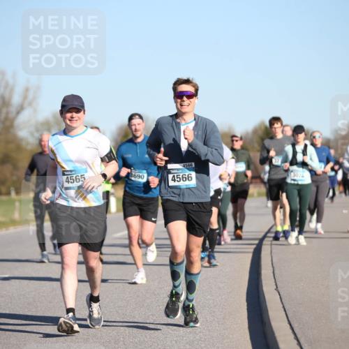 06.04.2025 - 44. Internationalen Wilhelmsburger Insellauf Jannik Wohlers http://msf.ph/oto/7614256 06.04.2025 09:30:55 Laufen 4565, 3690, 4566, 4566, 3044, 327, 4172, 3020 meine-sportfotos.de