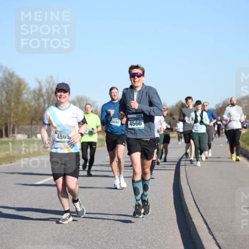 06.04.2025 - 44. Internationalen Wilhelmsburger Insellauf Jannik Wohlers http://msf.ph/oto/7614266 06.04.2025 09:30:56 Laufen 4565, 3690, 4566, 4566, 3024 meine-sportfotos.de