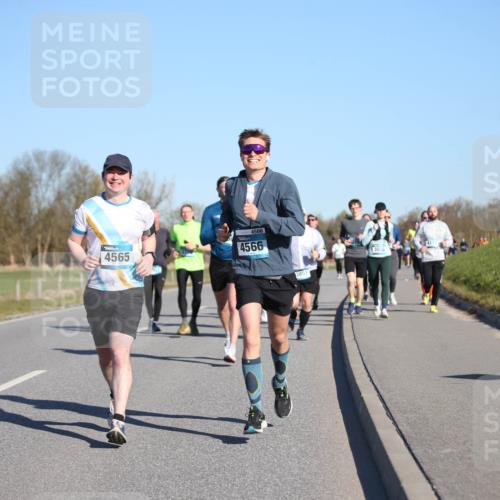 06.04.2025 - 44. Internationalen Wilhelmsburger Insellauf Jannik Wohlers http://msf.ph/oto/7614296 06.04.2025 09:30:57 Laufen 4565, 4566, 4566, 3892, 3020 meine-sportfotos.de