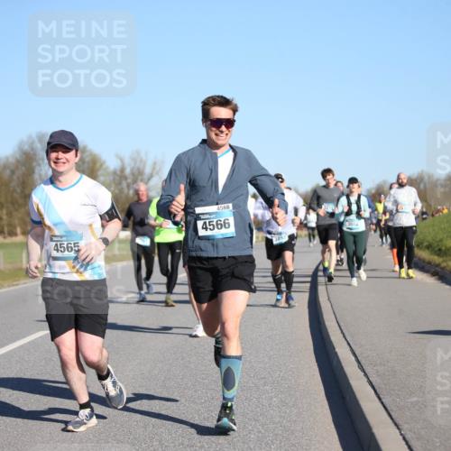 06.04.2025 - 44. Internationalen Wilhelmsburger Insellauf Jannik Wohlers http://msf.ph/oto/7614304 06.04.2025 09:30:58 Laufen 4565, 4566, 4566, 3892, 3024 meine-sportfotos.de