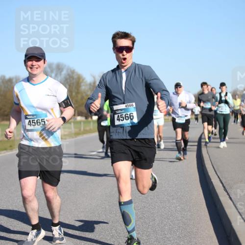 06.04.2025 - 44. Internationalen Wilhelmsburger Insellauf Jannik Wohlers http://msf.ph/oto/7614317 06.04.2025 09:30:58 Laufen 4565, 4566, 4566, 3892, 3279, 3026, 417 meine-sportfotos.de