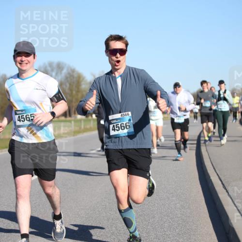 06.04.2025 - 44. Internationalen Wilhelmsburger Insellauf Jannik Wohlers http://msf.ph/oto/7614319 06.04.2025 09:30:58 Laufen 4565, 4566, 1267, 3892, 4566, 1279, 3024 meine-sportfotos.de