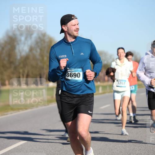 06.04.2025 - 44. Internationalen Wilhelmsburger Insellauf Jannik Wohlers http://msf.ph/oto/7614323 06.04.2025 09:30:59 Laufen 3690, 3207, 3892, 32 meine-sportfotos.de