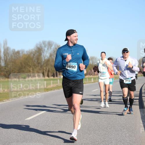 06.04.2025 - 44. Internationalen Wilhelmsburger Insellauf Jannik Wohlers http://msf.ph/oto/7614328 06.04.2025 09:30:59 Laufen 3690, 3207, 19, 3892, 3279, 3028 meine-sportfotos.de