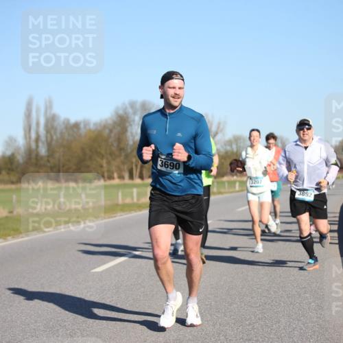 06.04.2025 - 44. Internationalen Wilhelmsburger Insellauf Jannik Wohlers http://msf.ph/oto/7614337 06.04.2025 09:31:00 Laufen 3690, 3207, 3892, 8279, 3028 meine-sportfotos.de