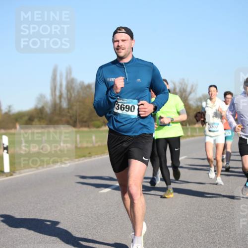 06.04.2025 - 44. Internationalen Wilhelmsburger Insellauf Jannik Wohlers http://msf.ph/oto/7614352 06.04.2025 09:31:00 Laufen 3690, 3207, 619, 3892, 3279 meine-sportfotos.de