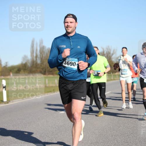 06.04.2025 - 44. Internationalen Wilhelmsburger Insellauf Jannik Wohlers http://msf.ph/oto/7614356 06.04.2025 09:31:00 Laufen 3690, 376, 3207, 4519, 3892, 3279 meine-sportfotos.de