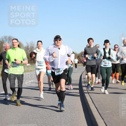 06.04.2025 - 44. Internationalen Wilhelmsburger Insellauf Jannik Wohlers http://msf.ph/oto/7614358 06.04.2025 09:31:01 Laufen 90, 376, 3756, 3207, 451, 3892, 3279, 3028, 4172 meine-sportfotos.de