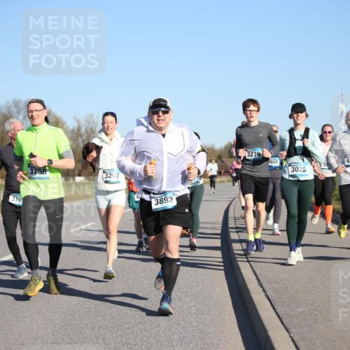 06.04.2025 - 44. Internationalen Wilhelmsburger Insellauf Jannik Wohlers http://msf.ph/oto/7614362 06.04.2025 09:31:01 Laufen 376, 3756, 3207, 3892, 520, 3279, 950, 4172, 3028 meine-sportfotos.de