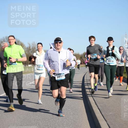 06.04.2025 - 44. Internationalen Wilhelmsburger Insellauf Jannik Wohlers http://msf.ph/oto/7614364 06.04.2025 09:31:01 Laufen 37, 3207, 3892, 3279, 4172, 950, 3028, 394 meine-sportfotos.de