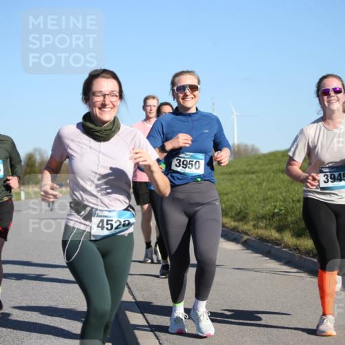 06.04.2025 - 44. Internationalen Wilhelmsburger Insellauf Jannik Wohlers http://msf.ph/oto/7614428 06.04.2025 09:31:04 Laufen 3044, 452, 3950, 3945 meine-sportfotos.de