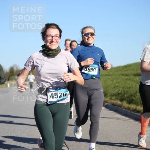 06.04.2025 - 44. Internationalen Wilhelmsburger Insellauf Jannik Wohlers http://msf.ph/oto/7614432 06.04.2025 09:31:04 Laufen 304, 4520, 3950, 3945 meine-sportfotos.de