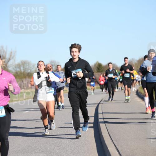 06.04.2025 - 44. Internationalen Wilhelmsburger Insellauf Jannik Wohlers http://msf.ph/oto/7614607 06.04.2025 09:31:19 Laufen 4107, 3218, 43, 3772, 4399, 4185 meine-sportfotos.de