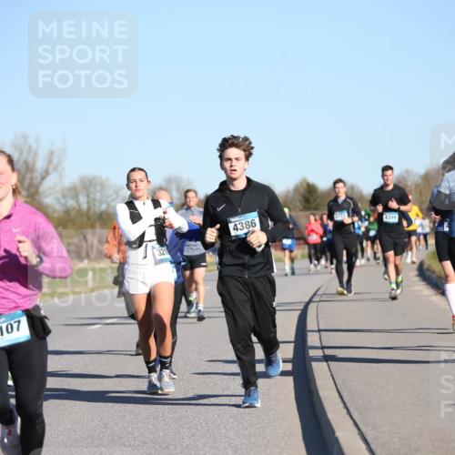 06.04.2025 - 44. Internationalen Wilhelmsburger Insellauf Jannik Wohlers http://msf.ph/oto/7614608 06.04.2025 09:31:19 Laufen 4107, 4386, 3772, 321, 4399, 4185 meine-sportfotos.de