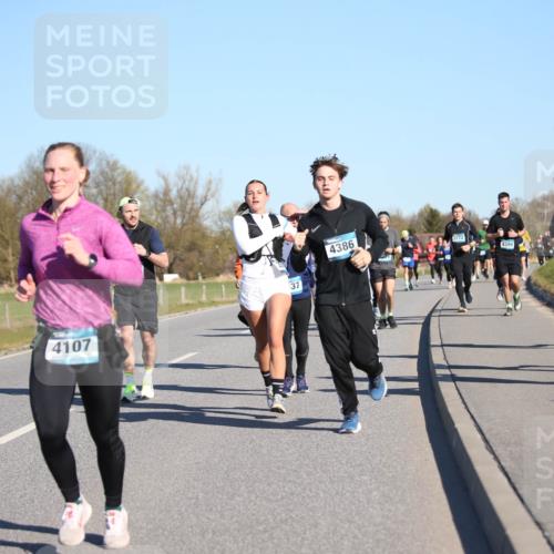 06.04.2025 - 44. Internationalen Wilhelmsburger Insellauf Jannik Wohlers http://msf.ph/oto/7614613 06.04.2025 09:31:20 Laufen 4107, 37, 4386, 3772, 4399, 21, 4185 meine-sportfotos.de