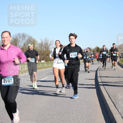 06.04.2025 - 44. Internationalen Wilhelmsburger Insellauf Jannik Wohlers http://msf.ph/oto/7614617 06.04.2025 09:31:20 Laufen 4107, 3390, 3218, 333, 4386, 4399, 4399, 3212, 185 meine-sportfotos.de