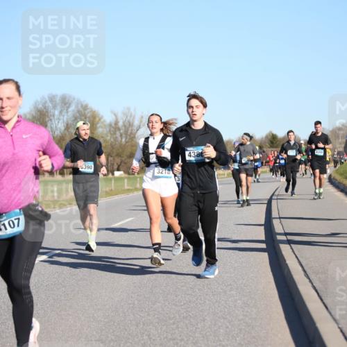 06.04.2025 - 44. Internationalen Wilhelmsburger Insellauf Jannik Wohlers http://msf.ph/oto/7614618 06.04.2025 09:31:20 Laufen 4107, 390, 3218, 4386, 3212, 185 meine-sportfotos.de