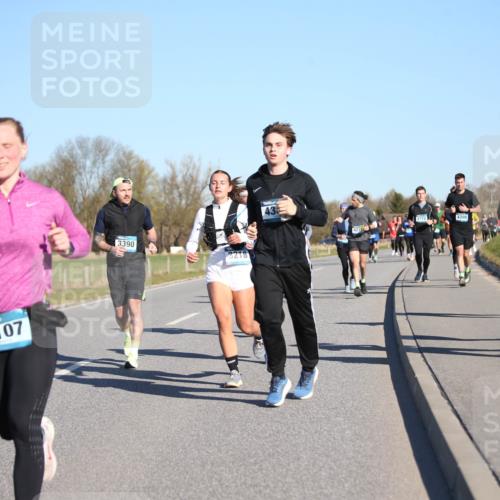 06.04.2025 - 44. Internationalen Wilhelmsburger Insellauf Jannik Wohlers http://msf.ph/oto/7614619 06.04.2025 09:31:20 Laufen 4107, 3390, 43, 3772, 3212, 185, 4399 meine-sportfotos.de