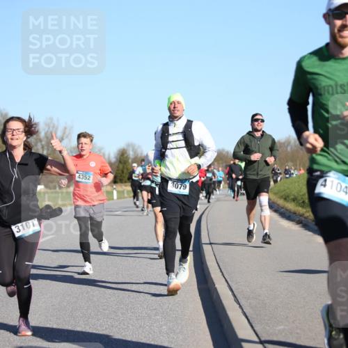 06.04.2025 - 44. Internationalen Wilhelmsburger Insellauf Jannik Wohlers http://msf.ph/oto/7614697 06.04.2025 09:31:37 Laufen 3101, 4352, 3079, 4104 meine-sportfotos.de